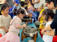 学校组织学生秋游